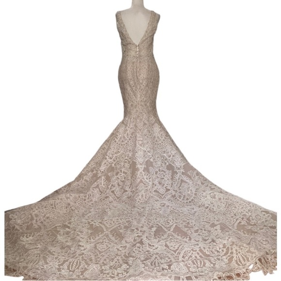 Badgley Mischka Cindy Bridal Wedding Gown - Picture 12 of 16